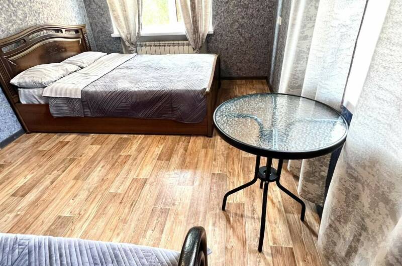 Номер Комфорт «Сапфир» комната с удобствами