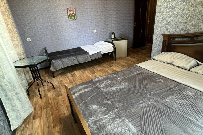 Номер Комфорт «Сапфир» комната с удобствами