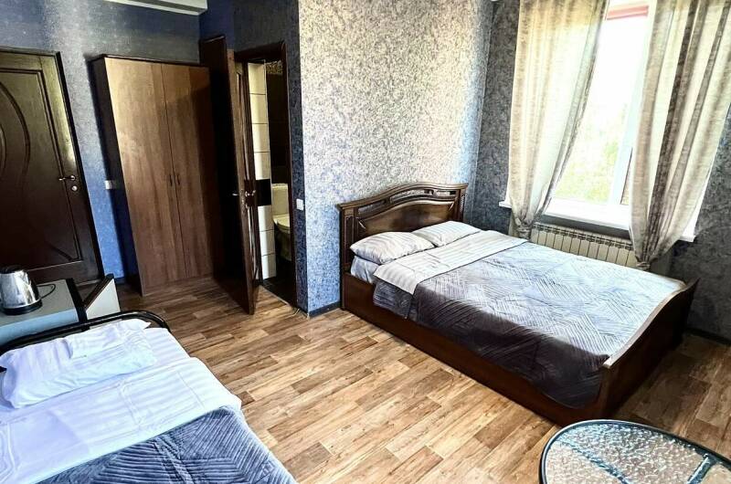 Номер Комфорт «Сапфир» комната с удобствами