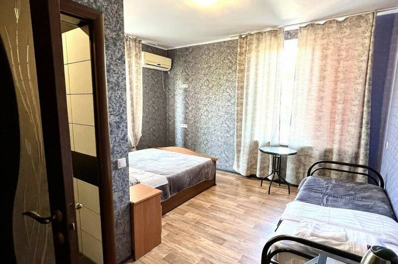 Номер Комфорт «Сапфир» комната с удобствами