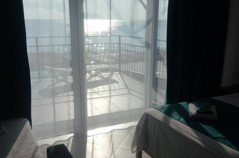 Стандартный с видом на море и балконом