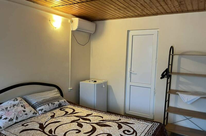 Номер с удобствами на 2−3 человека