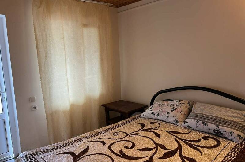 Номер с удобствами на 2−3 человека