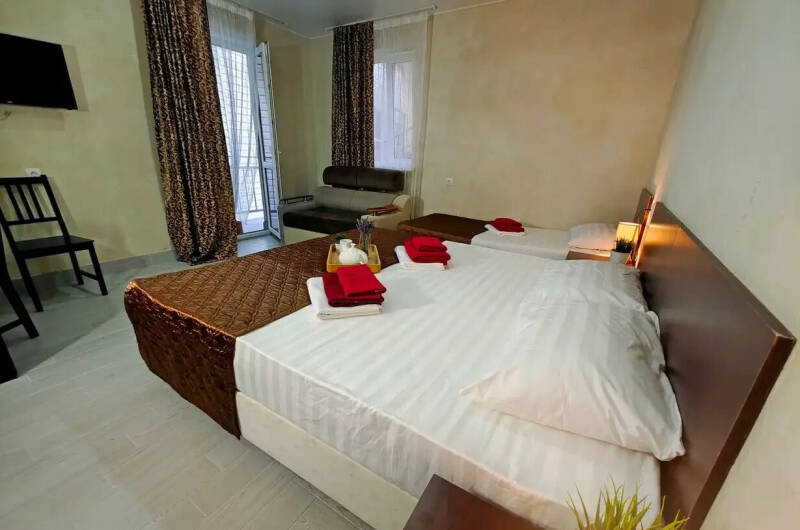 Четырехместный «Стандарт-плюс» с балконом