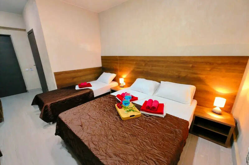 Трехместный «Комфорт» с балконом, вид на бассейн