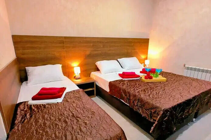 Трехместный «Комфорт» с балконом, вид на бассейн