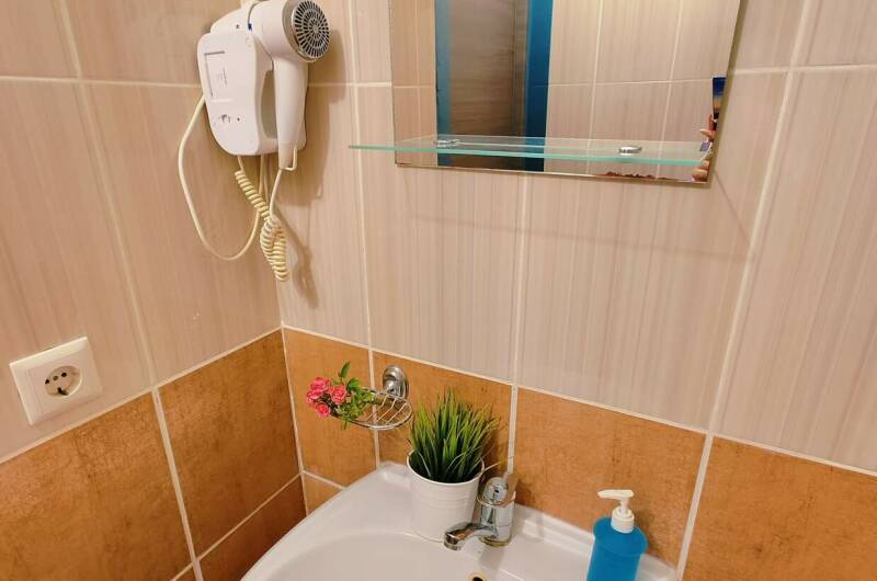 Четырехместный «Комфорт» с балконом вид на бассейн