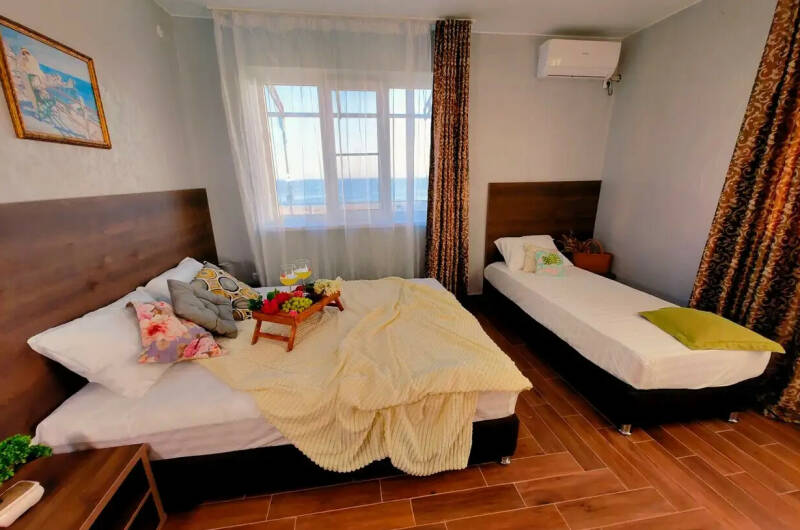 Трехместный «Полулюкс» с видом на море