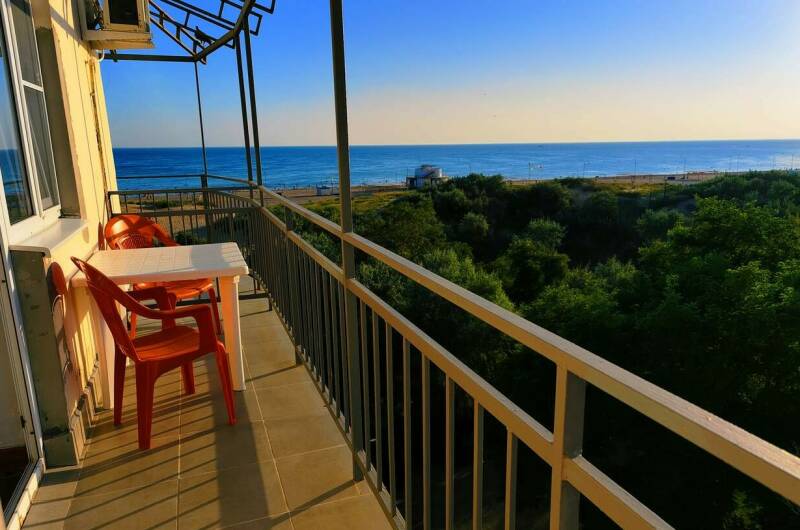 Трехместный «Полулюкс» с видом на море