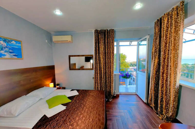 Трехместный «Полулюкс» с видом на море