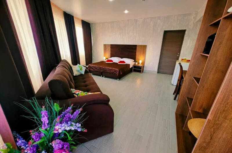 Двухкомнатный номер «Люкс» (6-ти местный)