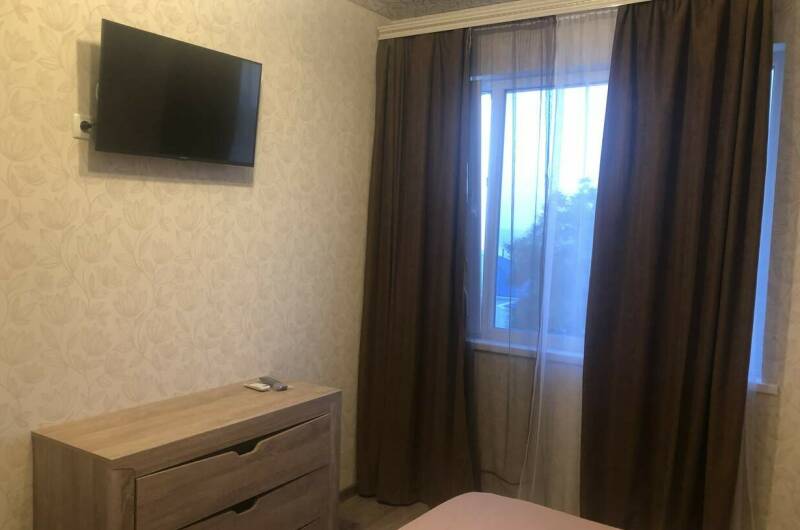 Двухместный номер с цветным потолком