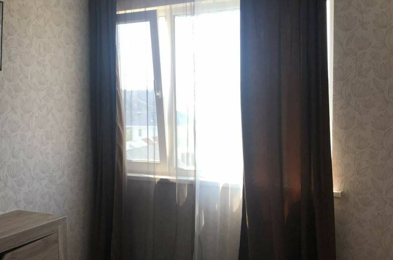 Двухместный номер с цветным потолком