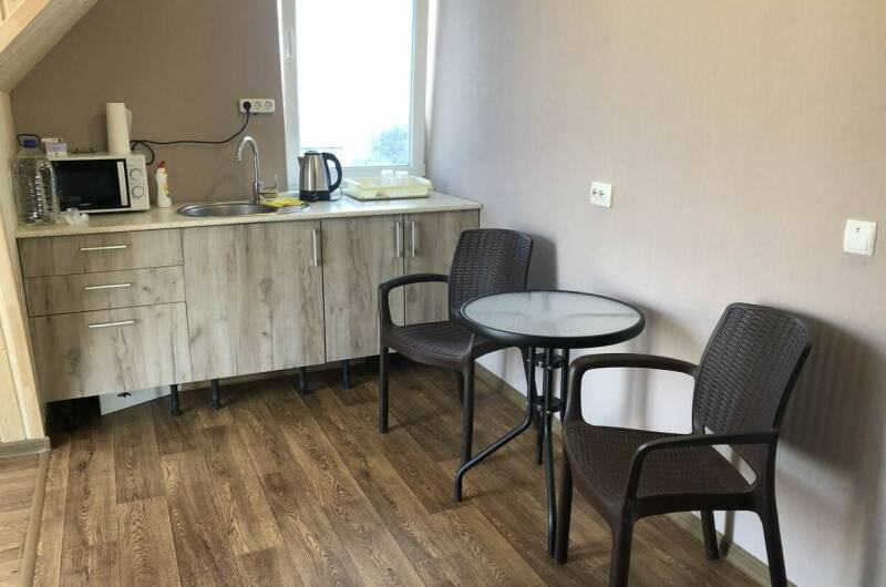 Двухместный номер с цветным потолком