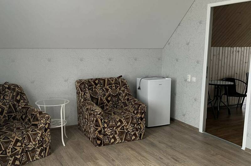 Серые обои. Крыша Массандра