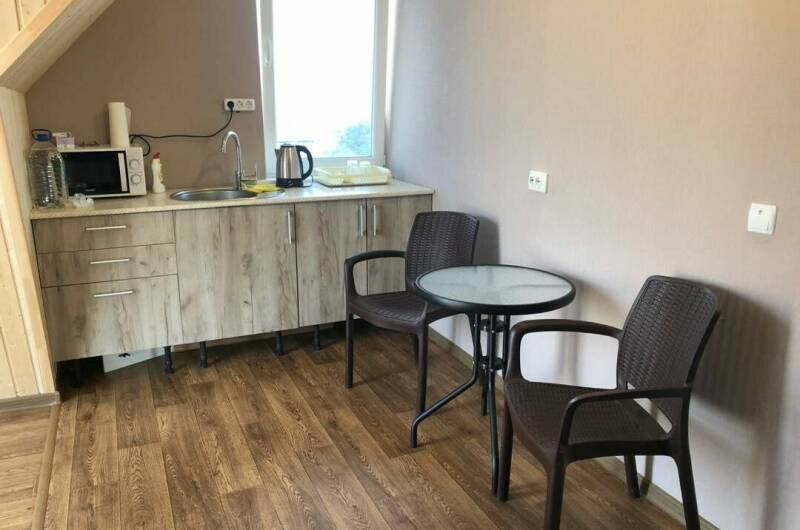 Серые обои. Крыша Массандра