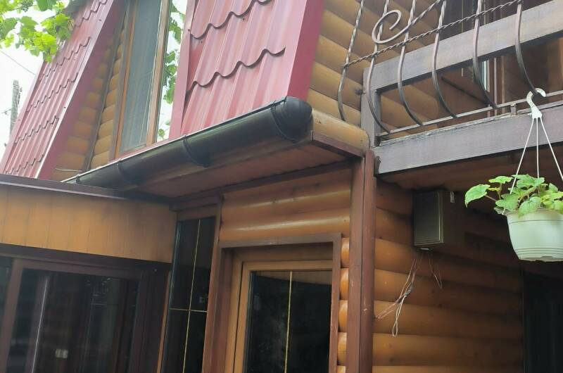 Домик из дерева на двоих человек