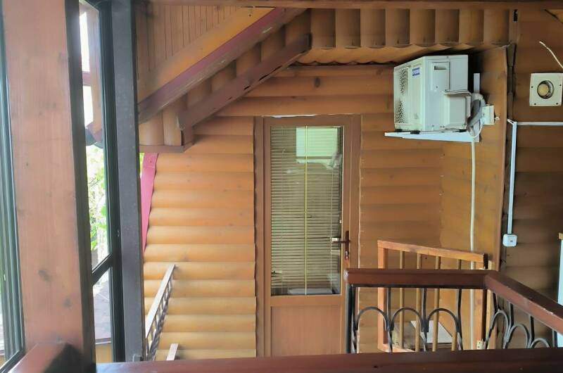 Домик из дерева на двоих человек