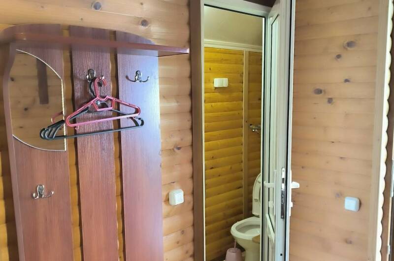 Домик из дерева на двоих человек