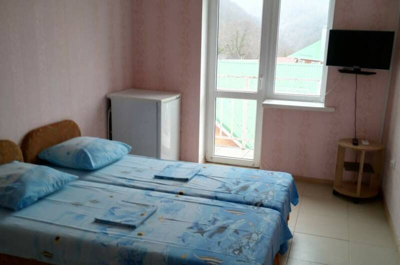 3-х местный с балконом и личным санузлом у номера