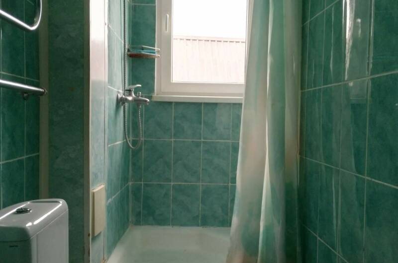 3-х местный с балконом и личным санузлом у номера