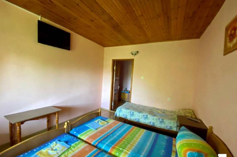 Эконом 3-х местный с балконом, 2 этаж