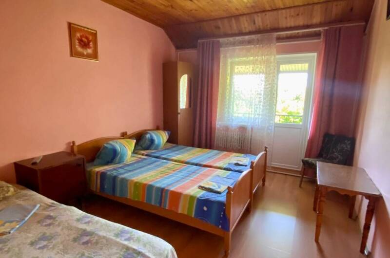 Эконом 3-х местный с балконом, 2 этаж