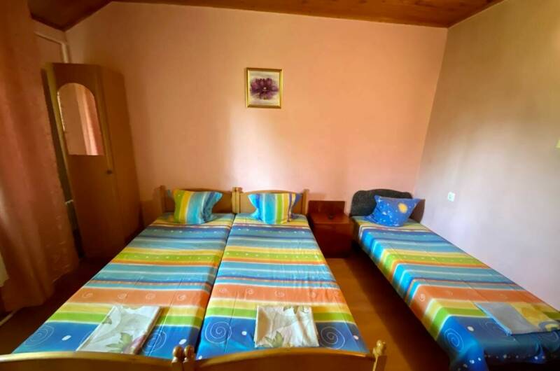 Эконом 3-х местный с балконом, 2 этаж