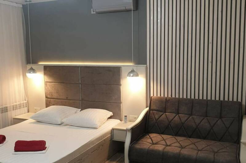 Номер «Комфорт +» с мини-кухней на 2−4 чел