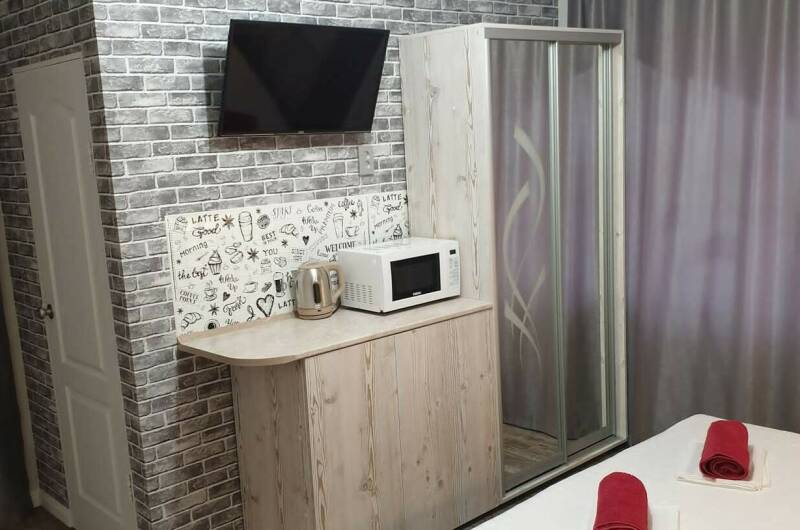 Номер «Комфорт +» с мини-кухней на 2−4 чел