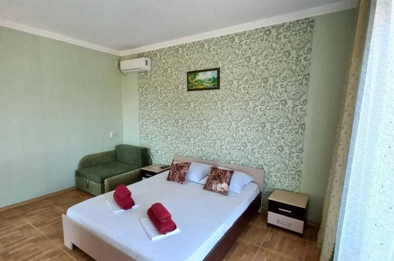 Номер «Комфорт» с отдельным балконом на 2−3 чел