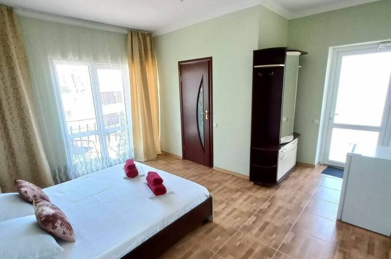 Номер «Комфорт» с отдельным балконом на 2−3 чел