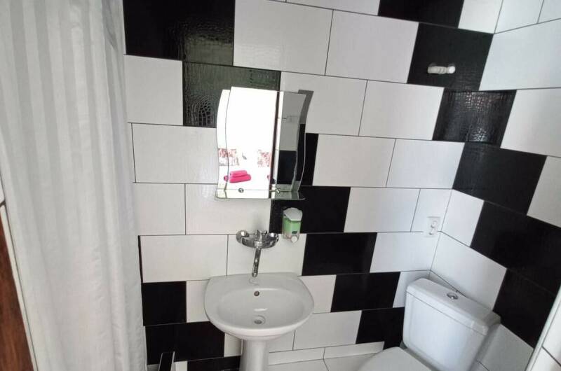 Номер «Комфорт +"с отдельным балконом на 2−4 чел