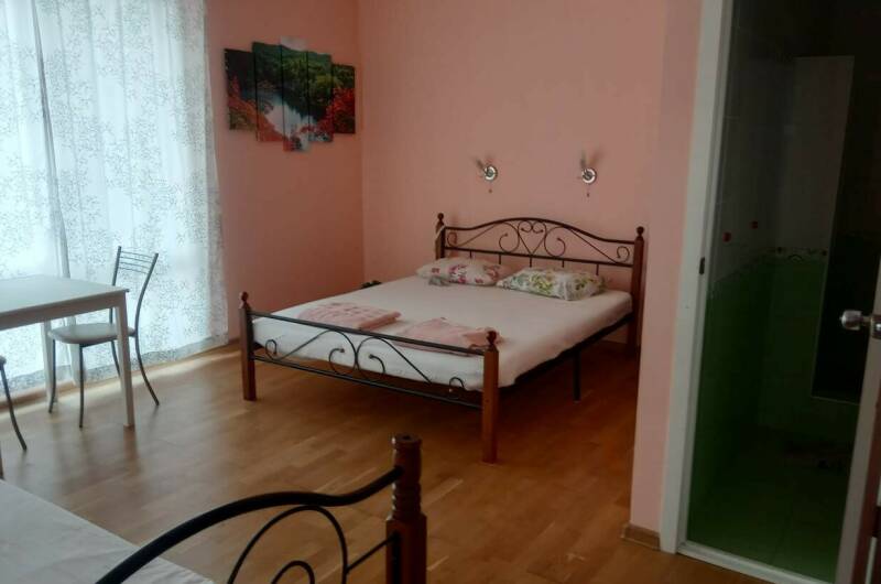 Трёхместный номер с большой террасой