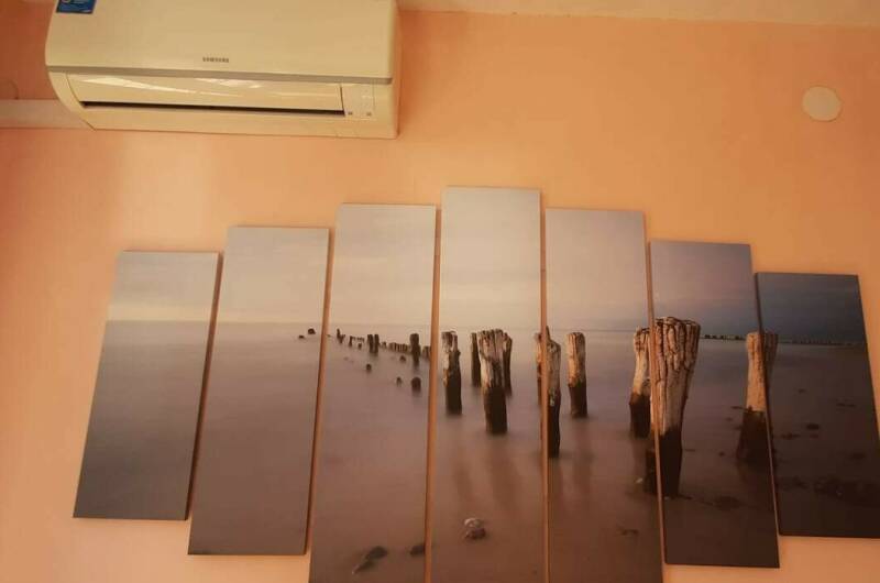 Трёхместный номер на третьем этаже, вид на горы