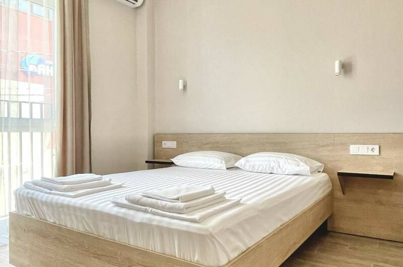 Двухкомнатный номер (двухспальная кровать и диван)