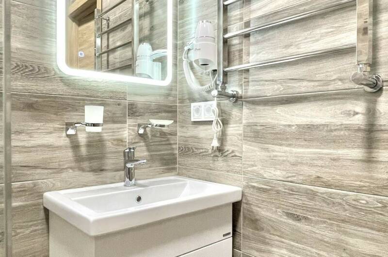 Двухкомнатный номер (двухспальная кровать и диван)