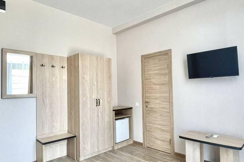 Двухкомнатный номер (двухспальная кровать и диван)