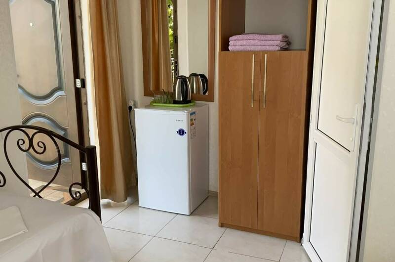 Трёхместный номер с видом на море