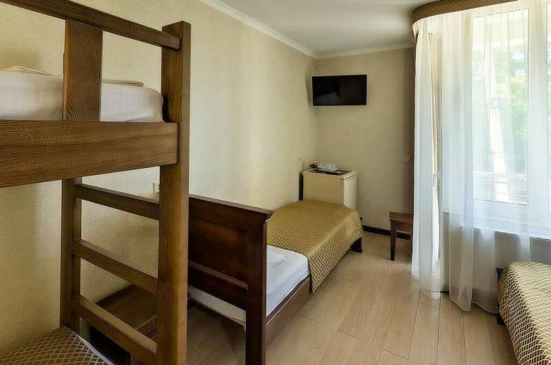 Двухкомнатный шестиместный люкс с балконом