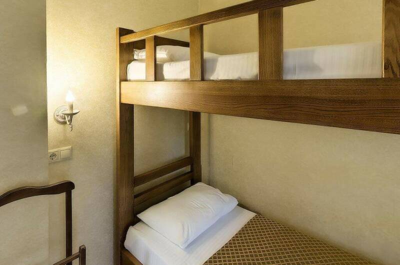 Двухкомнатный шестиместный люкс с балконом