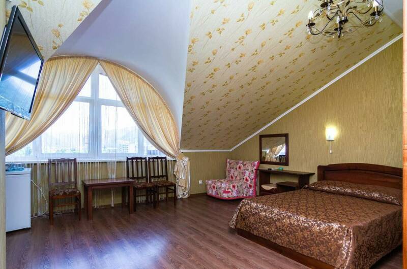 Четырехместный номер на мансарде главный корпус