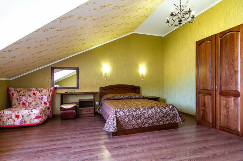 Четырехместный номер на мансарде главный корпус