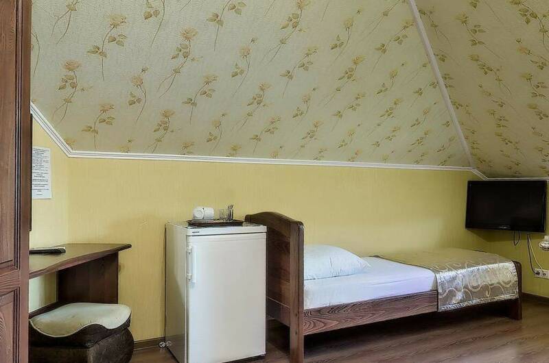 Трехместный номер на мансарде главный корпус