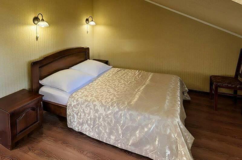 Трехместный номер на мансарде главный корпус