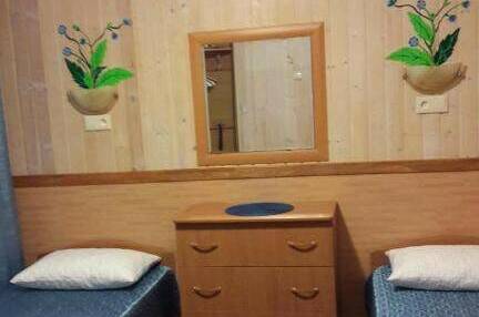 Двухместный номер с 2 отдельными кроватями и душем