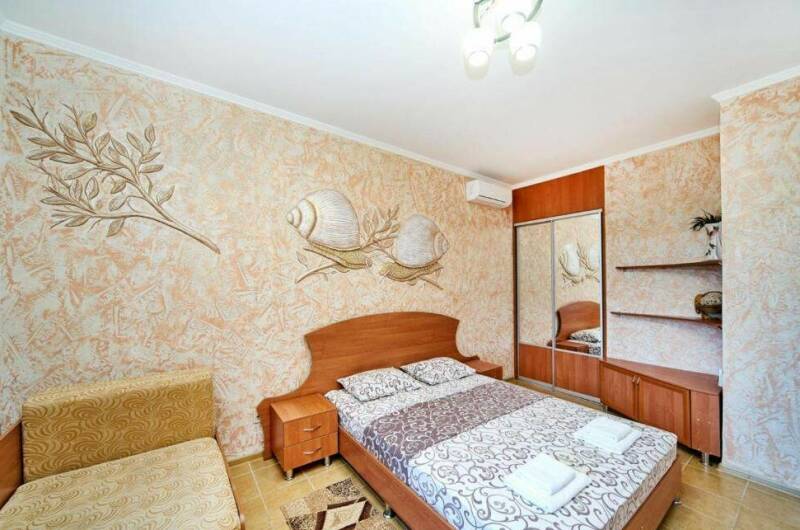 Комната с кроватью «queen-size» и видом на бассейн