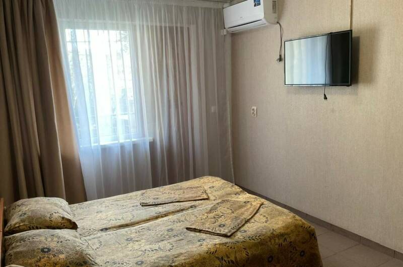 Трехместный номер с общей ванной комнатой