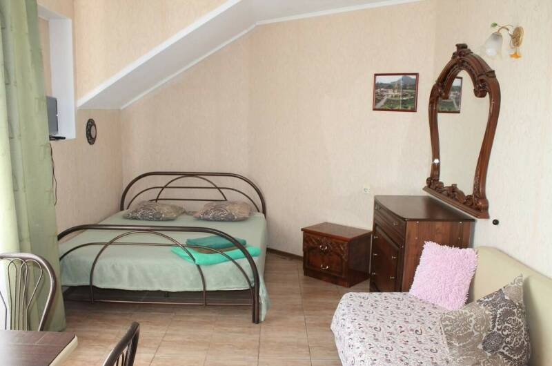 № 9 «Номер на 2−3 человека с балконом на горы»