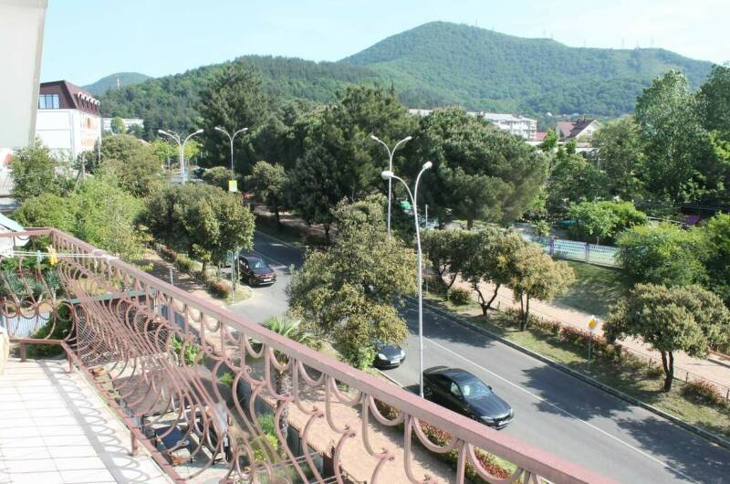 № 9 «Номер на 2−3 человека с балконом на горы»